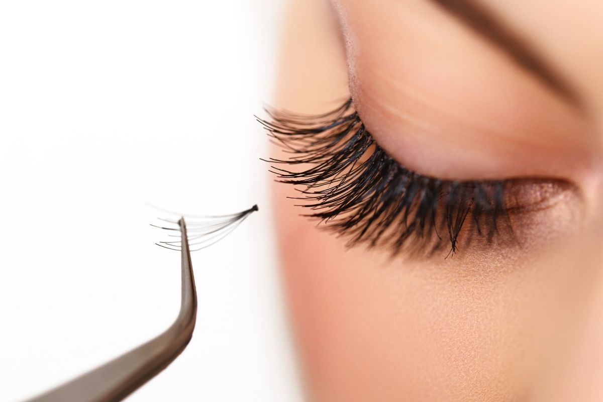 How To Sleep With Eyelash Extensions?